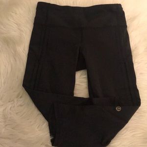 Black lululemon crops!